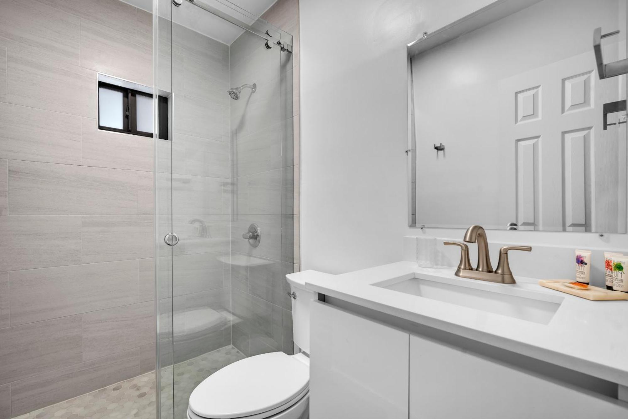 Roads - Ideal In - King - Bed Parking - Near Airport, Brickell, Coconut Grove, Little Havana, Wynwood & Calle 8 Apartamento
