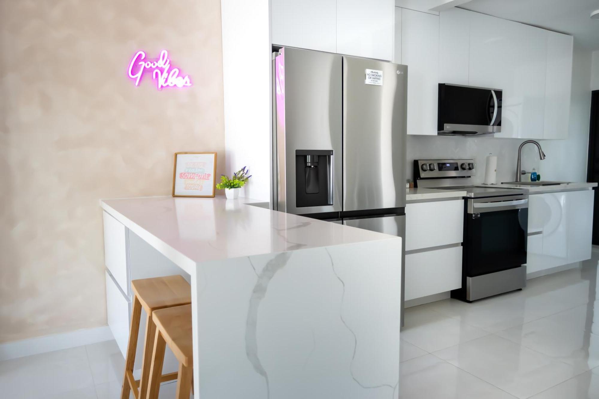 Apartamento Roads - Ideal In - King - Bed Parking - Near Airport, Brickell, Coconut Grove, Little Havana, Wynwood & Calle 8 *